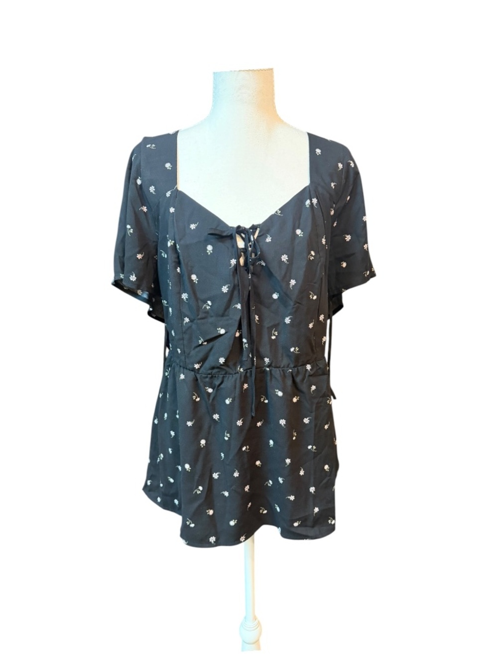Torrid Babydoll Sweetheart Ditsy Floral Top Black Size 2X NWT